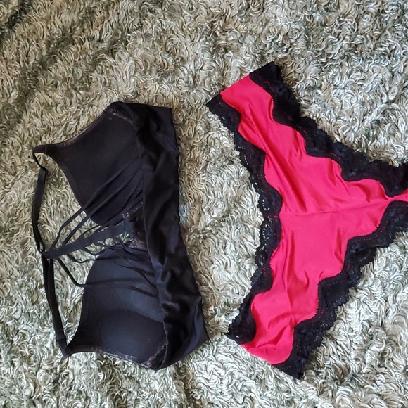 Victoria's Secret bombshell bra and panty set - Picture 4 of 5